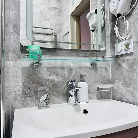 аpartment з балконом жд вокзал, центр