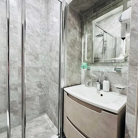 Apartman аpartment з балконом жд вокзал, центр Lviv