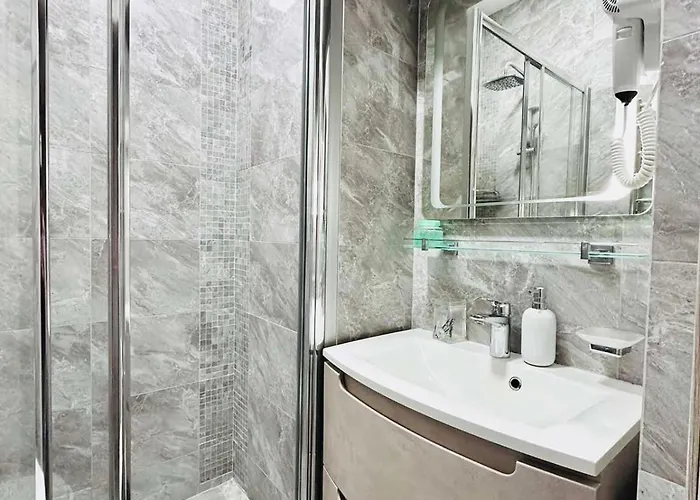 Apartamento аpartment з балконом жд вокзал, центр Lviv